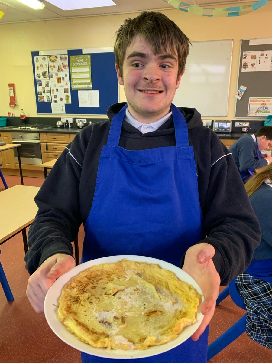 ellenfieldcc's tweet photo. Getting ready for Pancake Tuesday! π₯π₯π₯ Oak and Apollo made delicious treats for staff and students today in the kitchen. A great way to get in the mood for midterm! #lifeskills #cookery #pancakefriday https://t.co/oxO72SIhUN