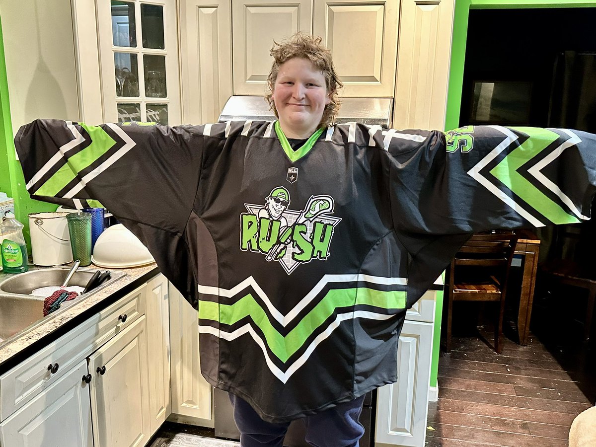 Kenergey31's tweet image. And the collection just got bigger… 
Thank you @Sciggs92 for taking the time to meet up to pass on this amazing @SaskRushLAX Throwback Jersey, Connor was thrilled to receive it. I guess I know what he will be wearing to the Warriors game this weekend.