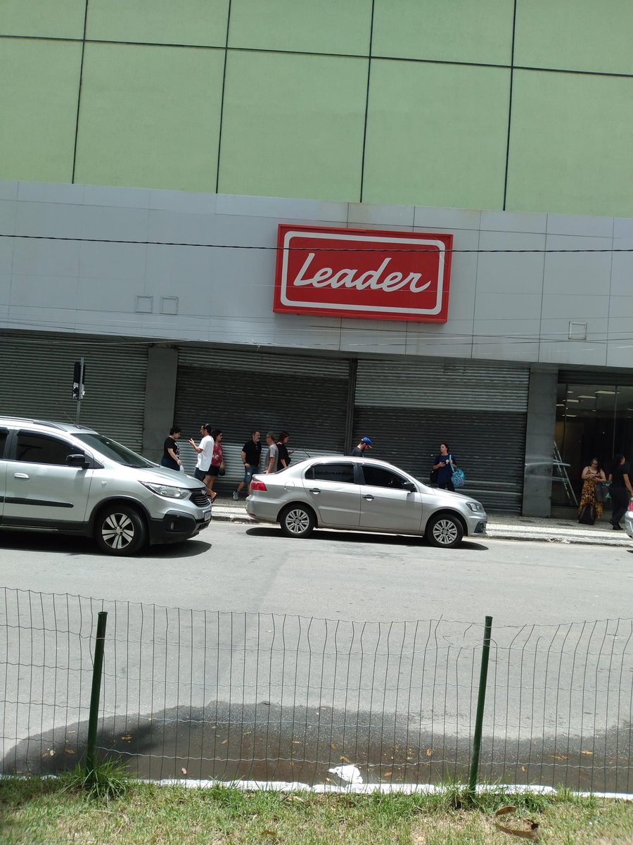 SoudeNiteroi1's tweet photo. Muito triste!

Infelizmente a tradicional Loja Leader do Centro de Niterói, que fazia ligação com o Plaza Niterói, fechou as portas em definitivo na semana retrasada.

Que grande empresa assumirá este espaço? Aguardaremos… https://t.co/tGMBCMa4mh
