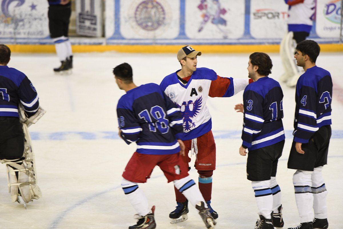 etukurumsal's tweet photo. 🏒Dostluk baki 🤝🤗#respest #ünilig #buzhokeyi #atatürküniversitesi @etubuzhokeyi https://t.co/que9CKqj2J