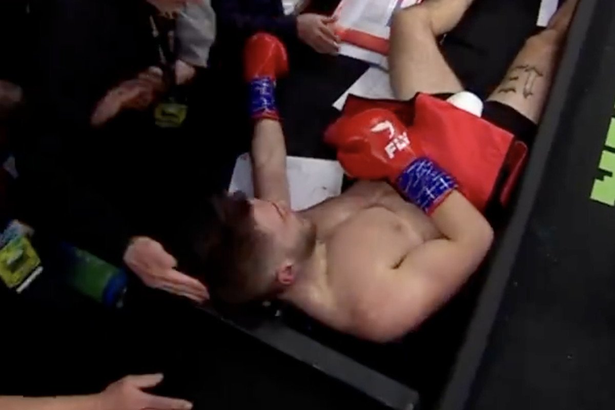 realbearus's tweet photo. @HSTIKKYTOKKY4 you 10 seconds into the spar against strickland: https://t.co/Y4s0IiBs41