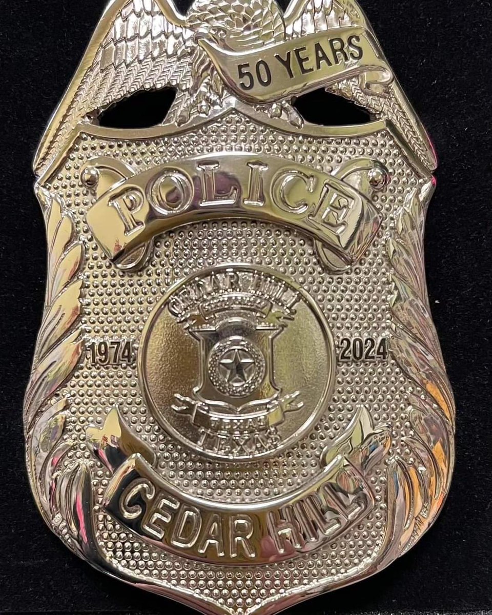 In a nostalgic nod to the past, Cedar Hill Police officers will be seen sporting these commemorative badges throughout the year. 
hoodline.com/2024/02/cedar-…
