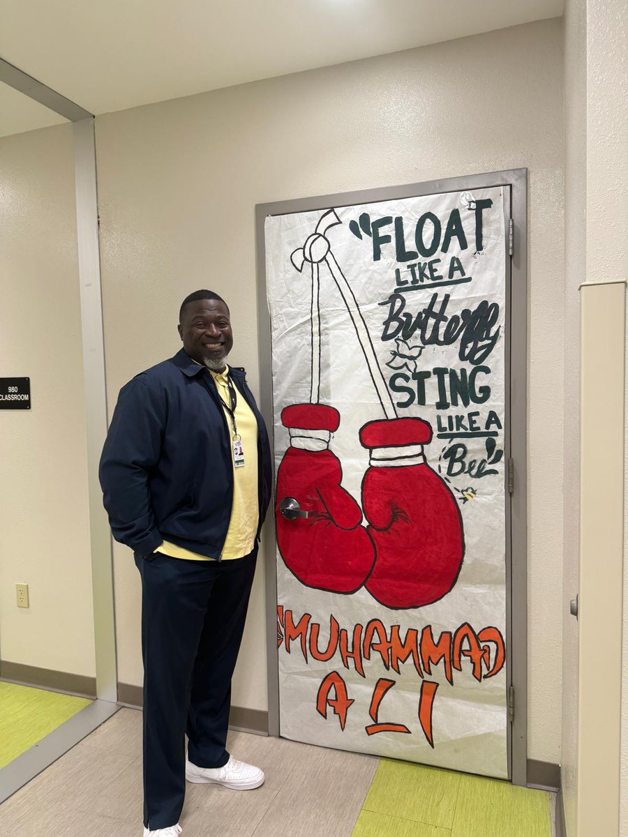 jamezrwilliams's tweet photo. HapBay Black History Month
What lovely doors we have.  Thank you to CBHS BSU for the wonderful door designs to celebrate Black History Month at The Bay.  More to come... https://t.co/I79Q667ZQO