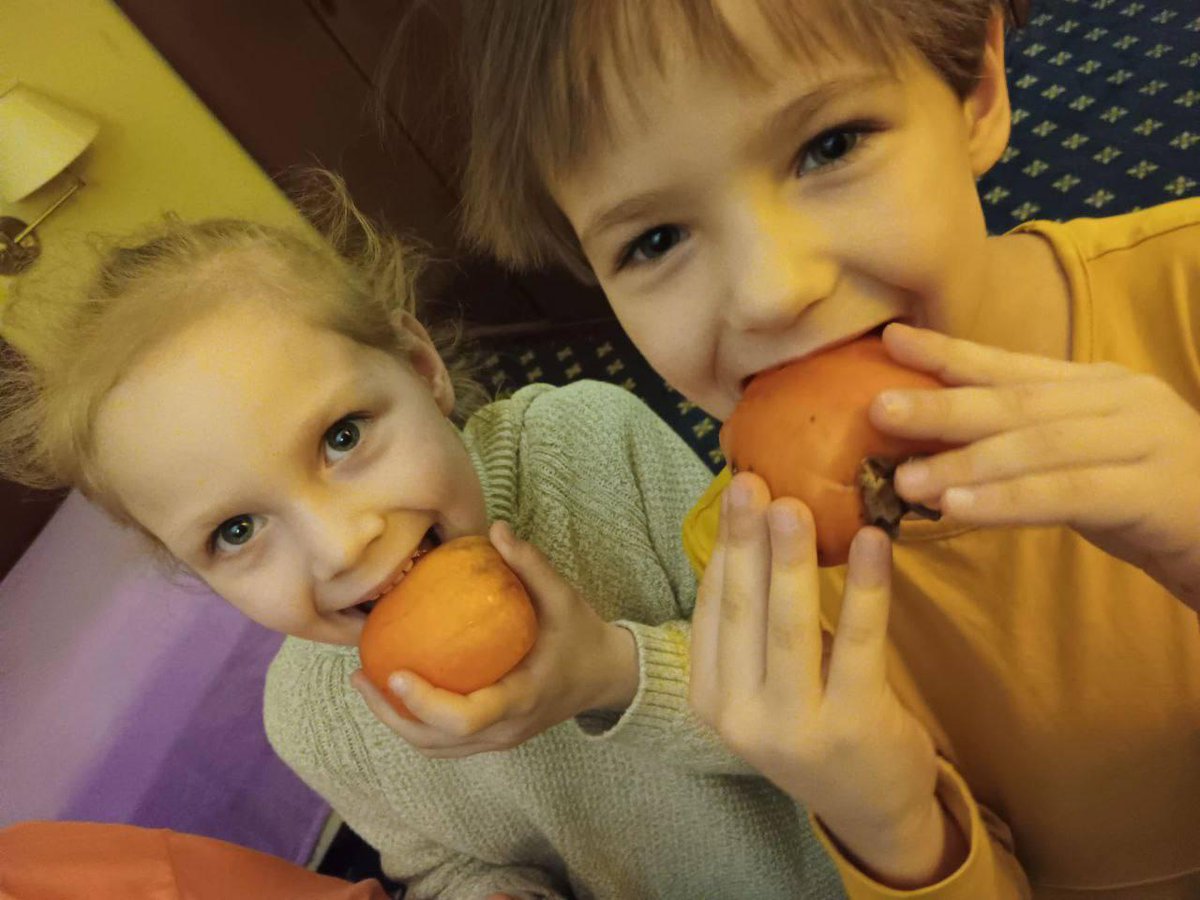 FrontierHorizon's tweet photo. 🍎🍌 This week, a fresh fruit delivery brought joy to Ukrainian orphan kids we serve! They made tasty fruit salads, feeling loved &amp; nourished. Thanks to our Christmas Wish donors! 📸💖

Support here: https://t.co/TWx57anhx0

#FrontierHorizon #ChristmasWish #Ukraine #Orphans https://t.co/7JTyjDjJK5