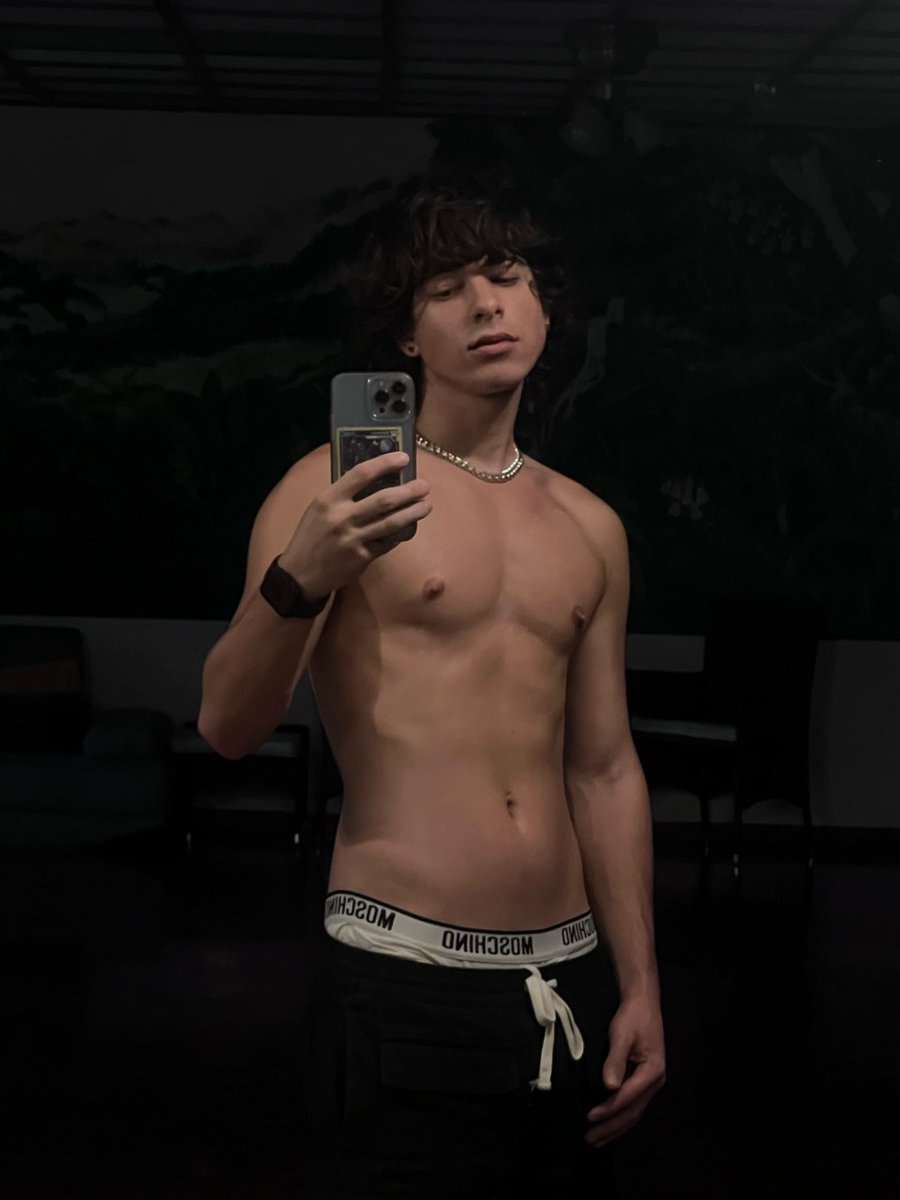 DylanRubic's tweet photo. its dark https://t.co/T3sw6n5Tsd
