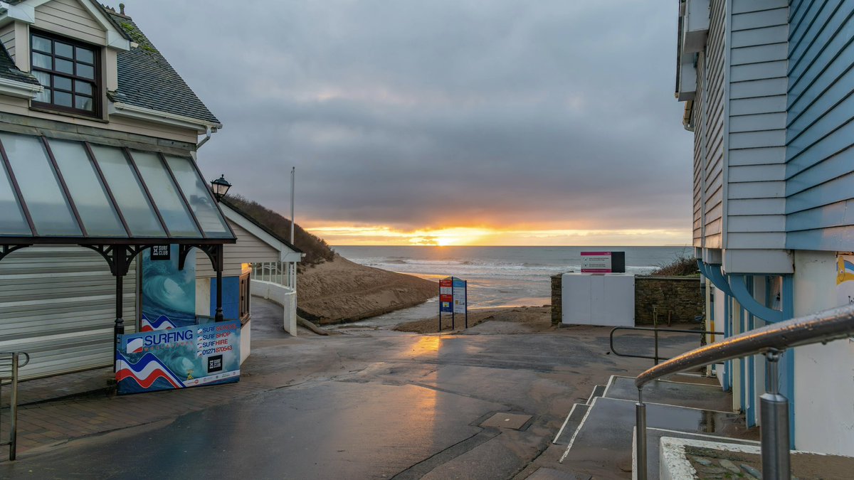 mcsparkyj's tweet photo. Sunset today from the slipway at Woolacombe, very welcome after a wet few days rain π§οΈπ
π
#woolacombe #norhdevon https://t.co/HpXAWE31S3