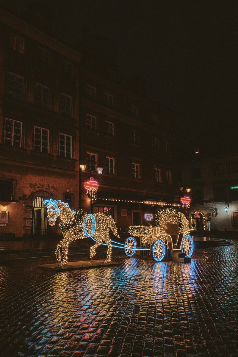 Lolinekk's tweet photo. ❤️ 
#Warszawa 
#CzaskoskiJużPoŚwiętach https://t.co/v25DkE1X0n