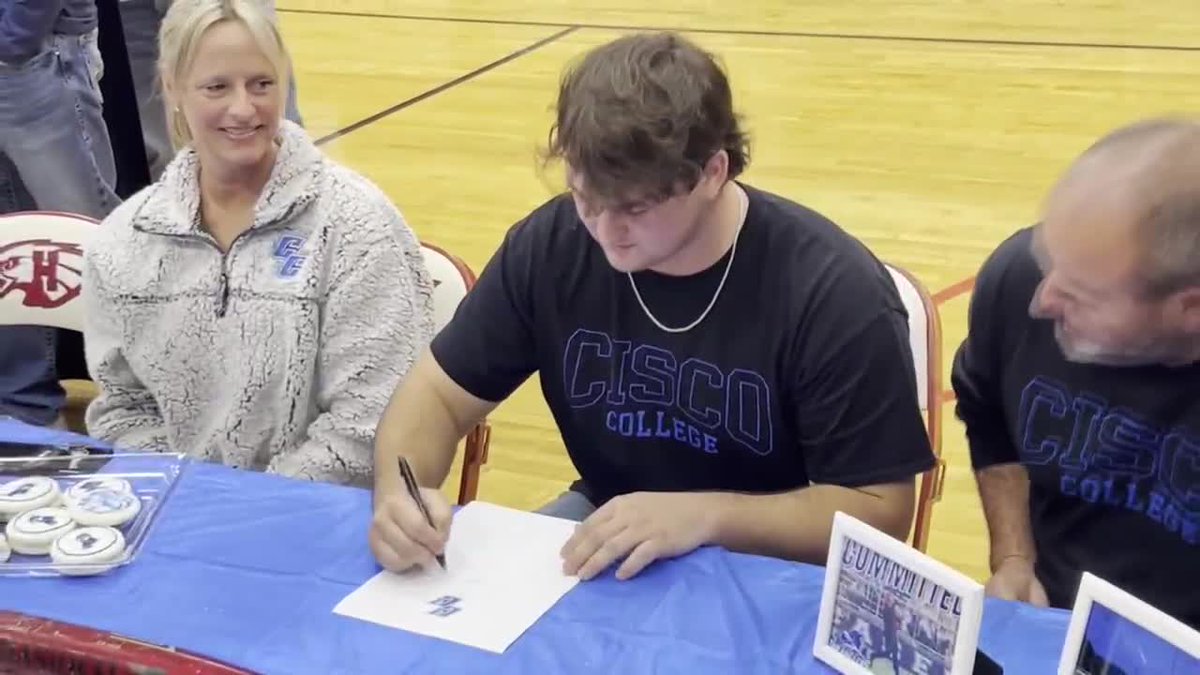 Harmony's Riley Patterson signed with Cisco College's baseball program today. Watch his interview here: tinyurl.com/yckfk7dp
<a href="/Rileypat06/">Riley Patterson</a> <a href="/CiscoCollege/">Cisco College</a>