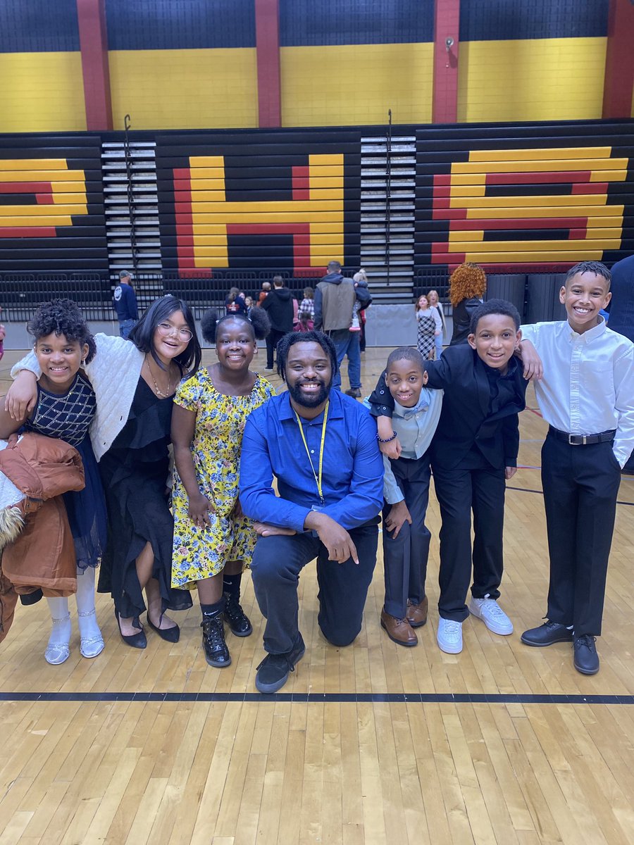 Mr. Gray tweet media