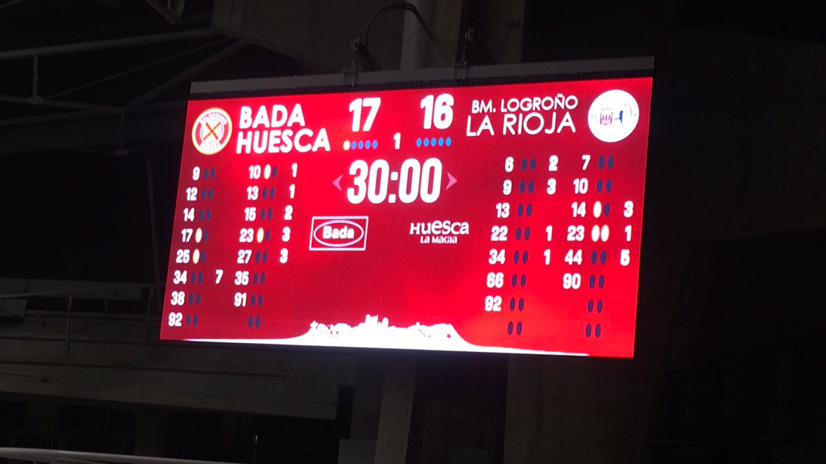 Intensa primera parte con un inicio de locura por los, gol contra gol sin respiro, en el control @bada ha gestionado mejor con un gran @ArguillasDaniel pero ha sabido rehacerse @ciudadlogronobm y llegar en ajustado al marcador, nuevo 😊 minutos para Acosta del filial 💪🏾 17/16