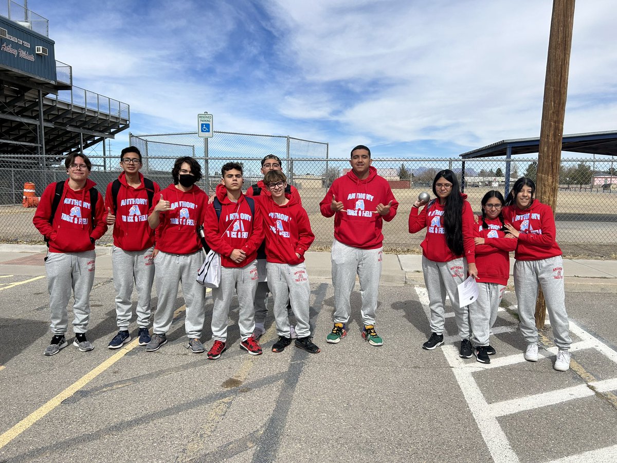 CoachMQuinonez's tweet photo. Boys &amp; Girls Track &amp; Field heading to our first meet of the year! Go Cats!! https://t.co/DmkYEWJsvP