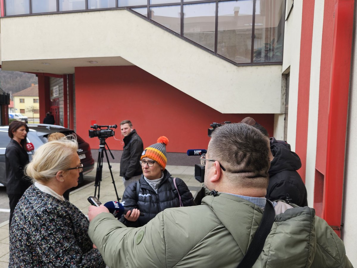 LidijaBradara's tweet photo. Koordinacija načelnika/gradonačelnika/županijskih premijera i sastanak sa izaslanstvom Vlade Republike Hrvatske koje je predvodio Damir Habijan, ministar gospodarstva i održivog razvoja #zepce https://t.co/E2JhtHGAeo