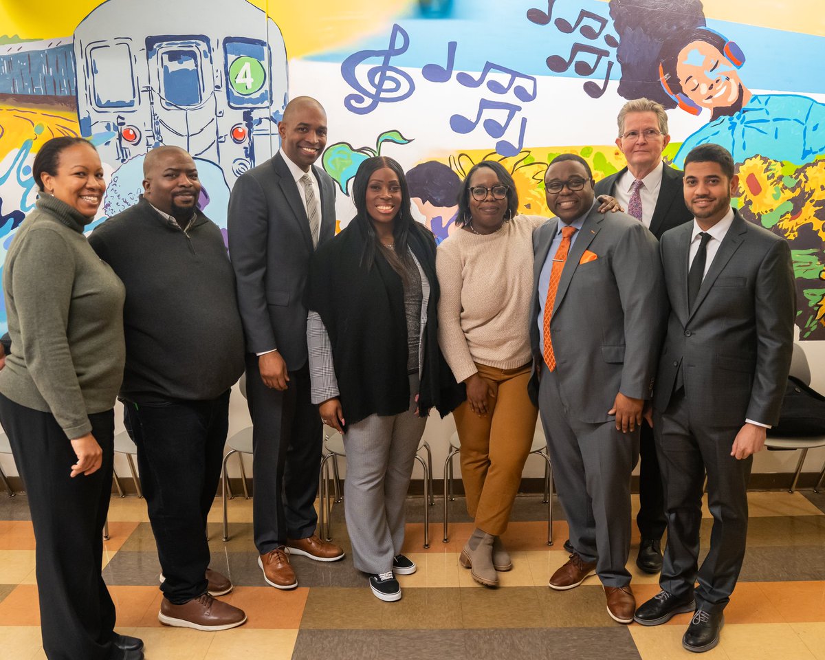 Thank you to Lieutenant Governor Antonio Delgado for coming to the Bronx and meeting with the amazing team at New Settlement Community Center. Our youth spaces are essential to our borough and give our youngest residents the opportunity to safely recreate.