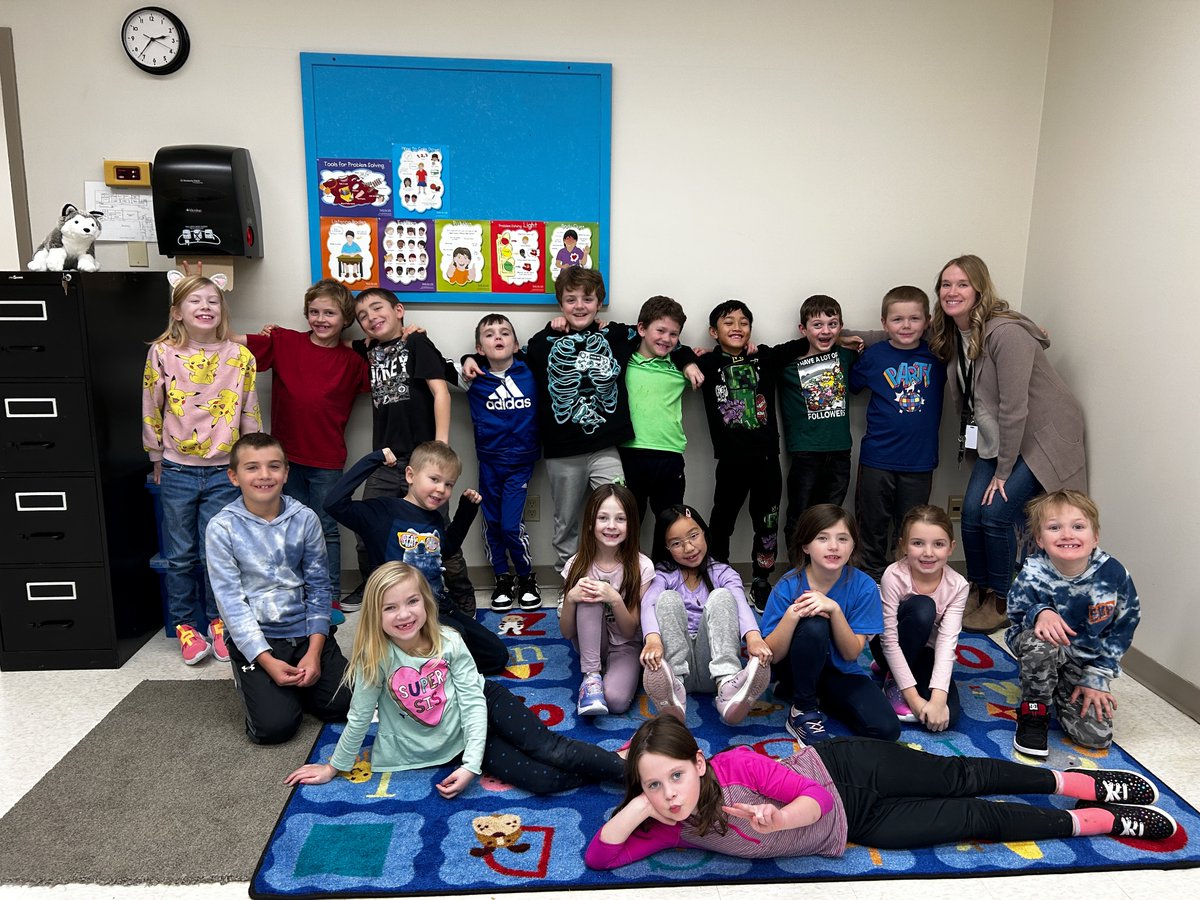 kyrie_meyer's tweet photo. The Grade 2s at St. Mary are so happy to be back together in our new space! We are very thankful to everyone who helped to make this a great first 3 days back ! 
💙🤍

@StMaryHuskies https://t.co/5glOLHqIlA