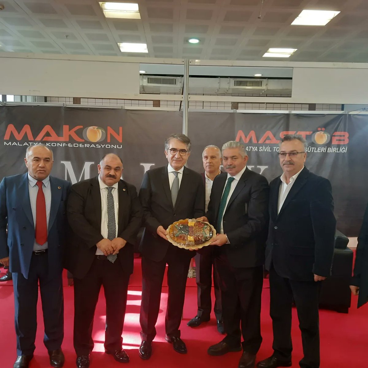 makon44's tweet photo. Anfa Fuar ve Etkinlik Alanı'nda bizleri ziyaret ederek şeref veren CHP Genel Başkan Yardımcısı Sn Prof.Dr Yalçın Kartepe beye çok teşekkür ederiz.

#AnkaraMalatyaGünleri 
#Mastöb 
#Makon https://t.co/syewPZZSwa