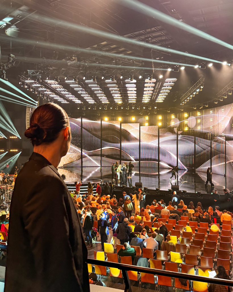 Victoires de la Musique 🎶 

En place pour une belle soirée ! 
À suivre en direct sur France 2 et France Inter 🎶

Soirée présentée par <a href="/LeaSalame/">Léa Salamé</a> et <a href="/cyrilferaud/">Cyril Féraud</a> 🎤

#Victoiresdelamusique #france2 <a href="/LesVictoires/">Les Victoires</a>