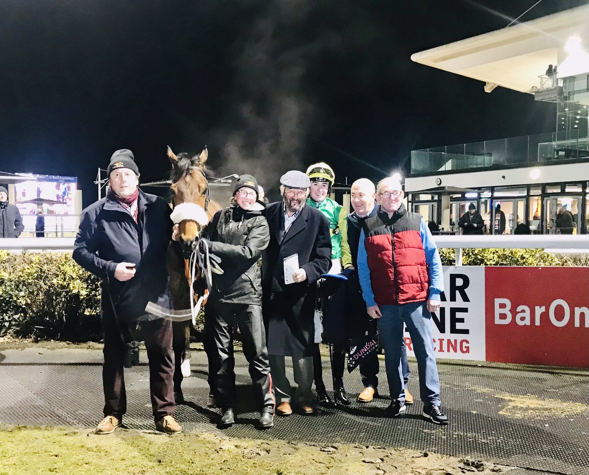 The penultimate race tonight was won by Exquisite Acclaim under Adam Caffrey for @adomcguinness1 and owners Thomas O’Connor, Adrian McGuinness and Shamrock Thoroughbreds