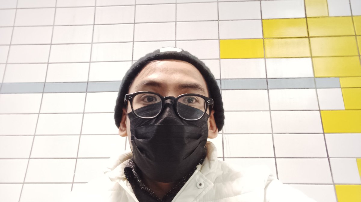 erhgo's tweet photo. Estoy en el metro rumbo:
A) por una pizza
B) ir a un baile
C) ir con una doñita
D) todas las anteriores
E) Pärt https://t.co/g2qZkMuyw5
