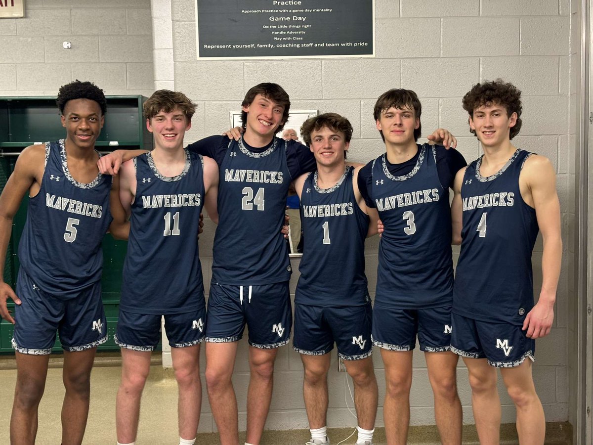 MavsManval's tweet photo. 🚨Senior Night🚨
Show out to watch the Mavs 🐴 take on Harford Tech for senior night 🏀
@ 6:30 (be there at 6)
@ The Stable
THEME: School colors ⚪️🔵
#luddyPOY #G43 #bwillBBC #shootastrohman #cookedcuneo
#adamewillfuckyourbitch #countyisours https://t.co/oTdLVUlRp1
