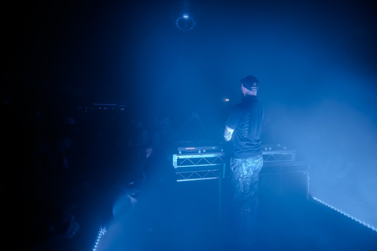KeboFilms's tweet photo. Life begins at night ✨
#donquixote #kennybeats #dontoverthinkshit #nightclub #musicevent #edm #dance #housemusiclovers #dj #musicproducer #beats #canonphotography #canonr5 #kebofilms https://t.co/eZL7ytOhXP