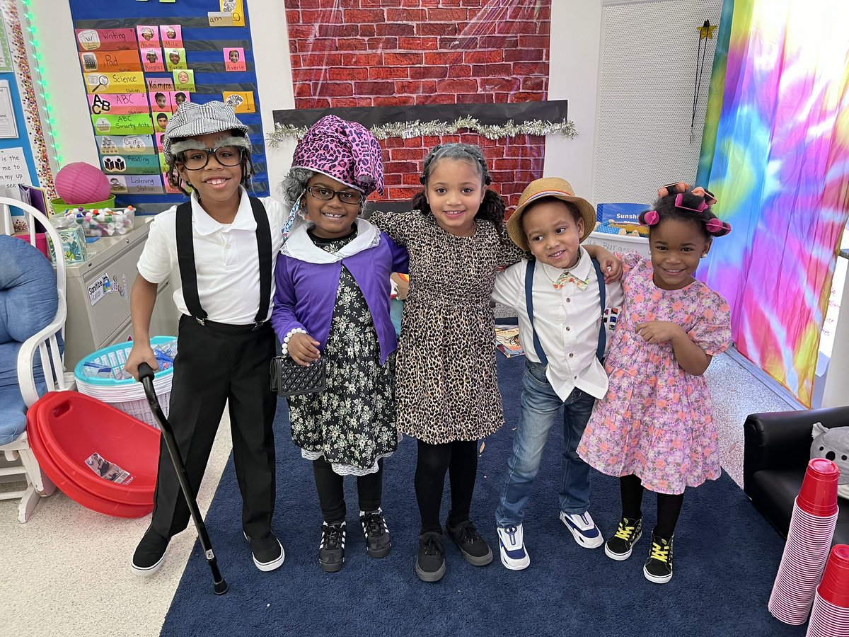 Gabe2687's tweet photo. Happy 100 days smarter!! What an amazing day! Our Math team is amazing @DrManigo @sarapmendez1 @CPES4LIFE @VBTitleI @vbschools @kelvin_bailey https://t.co/IkLV23l50q