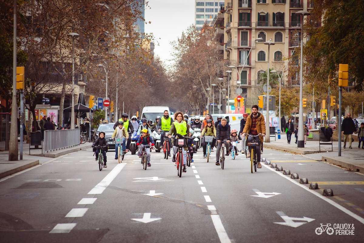 El divendres passat vem tornar al <a href="/bicibuseixample/">Bicibús Eixample</a> gairebé 1 any després de la última vegada. Contents de veure com allò que vem veure neixer, continua amb 'pedal ferm' 
📸 <a href="/xavicalvo_/">Xavi Calvo</a>  &amp; <a href="/SergiPeriche/">Sergi Periche</a>