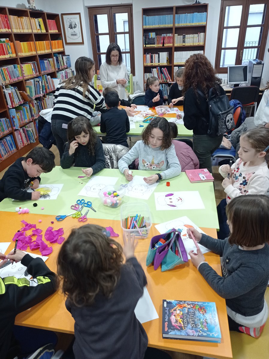 Biblioteca_SEG's tweet photo. 🐏🐏🐏🐏 Nuestras ovejas creativas esta tarde en la biblioteca.¡Disfrutad del Carnaval chicos!🥳🥳🥳
#carnavalenlabiblioteca #ovejas #disfrazate @Ayto_SEG https://t.co/s0TsvOAnHA