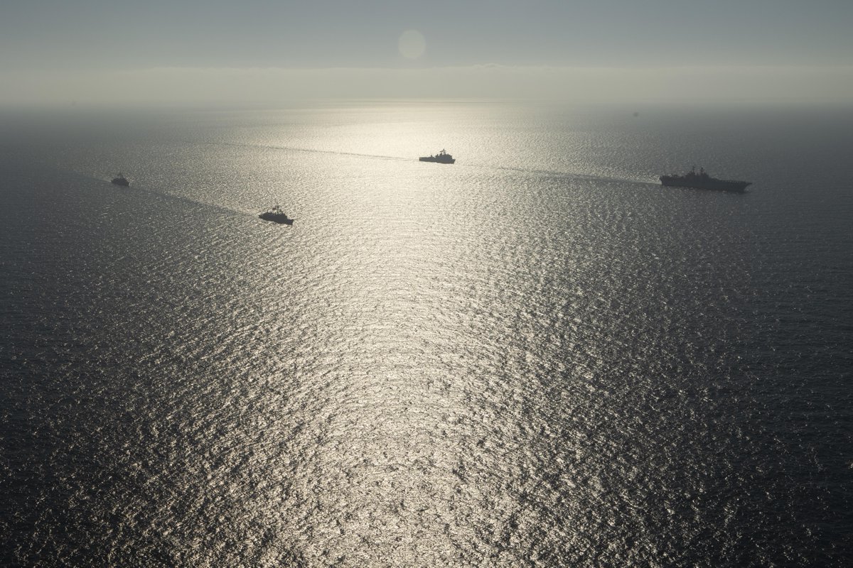 #ForwardFriday ⚓ 🇺🇸 

USS Bataan (LHD 5) and USS Carter Hall (LSD 50) transit the Mediterranean Sea in formation with the Turkish frigates TCG Gaziantep (F-490) and TCG Gemlik (F-492), Feb. 6.

📷: MC2 Christopher Jones