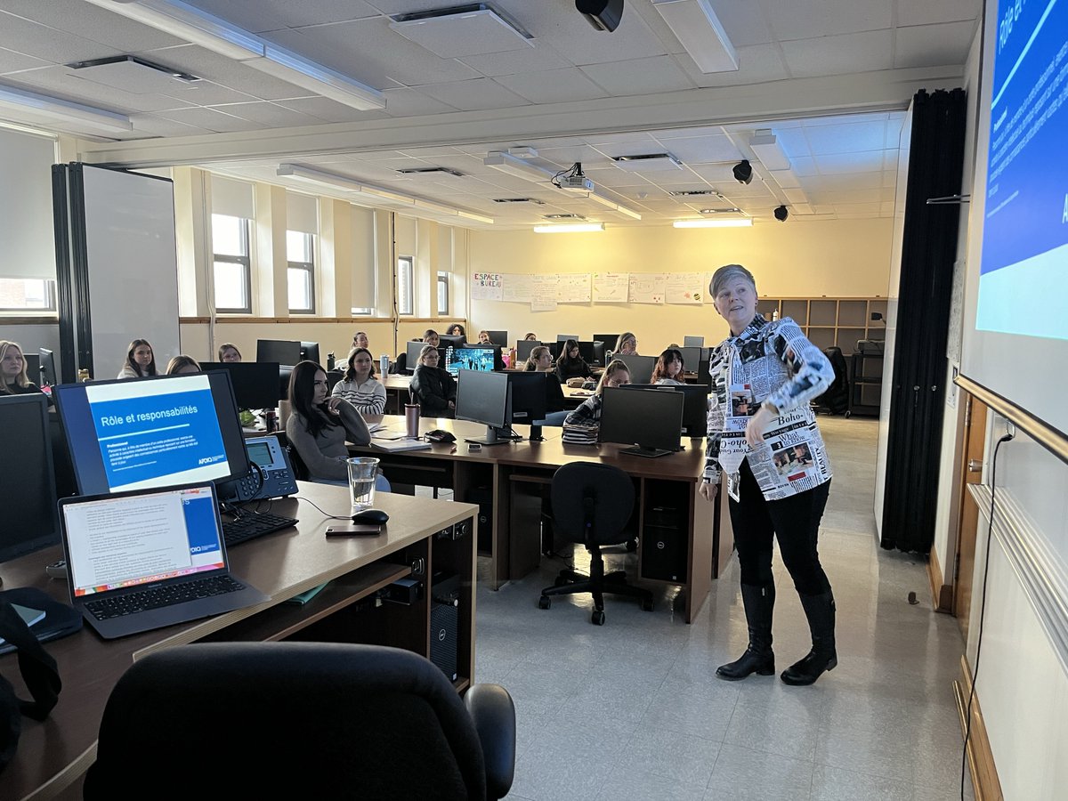 👨‍🎓Marie-Claude Parenteau-Lebeuf, DG de l’APDIQ et Marianne Lestage, coordonnatrice à l'administration et aux adhésions poursuivent leur tournée dans les cégeps de la province. Ici, le Cégep Saint-Jean-sur-Richelieu. Riche expérience!
#apdiq #relèvedesignintérieur