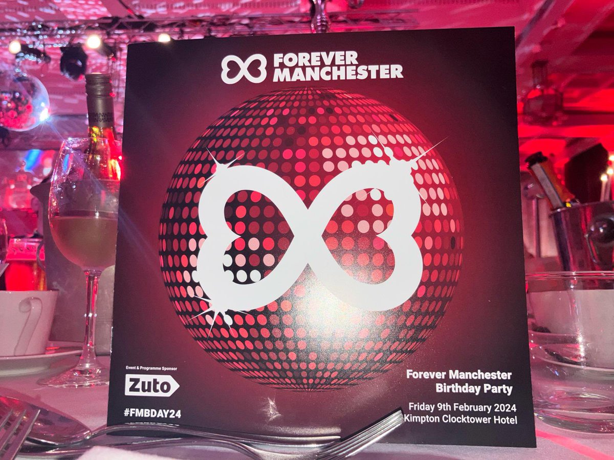 Sensational tribute from @LongfellaPoet to the one and only @MasseyManc celebrating 25 years inspiring us @4EVERManchester ❤️ #Manchester
#ThisIsThePlace