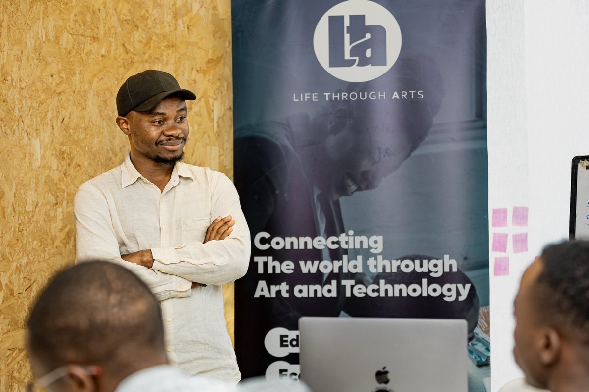 LTAconnect's tweet photo. Début de la 2e partie de notre formation multimédia avec le formateur @michellunanga, défenseur des ODD &amp; Photographe chez LTA. Les apprenants explorent les liens entre multimédia et ODD pour une narration durable. 

Suivez @LTAImages pour voir leurs travaux.

📸Djuma Birongo/LTA https://t.co/yvoGXoyunx