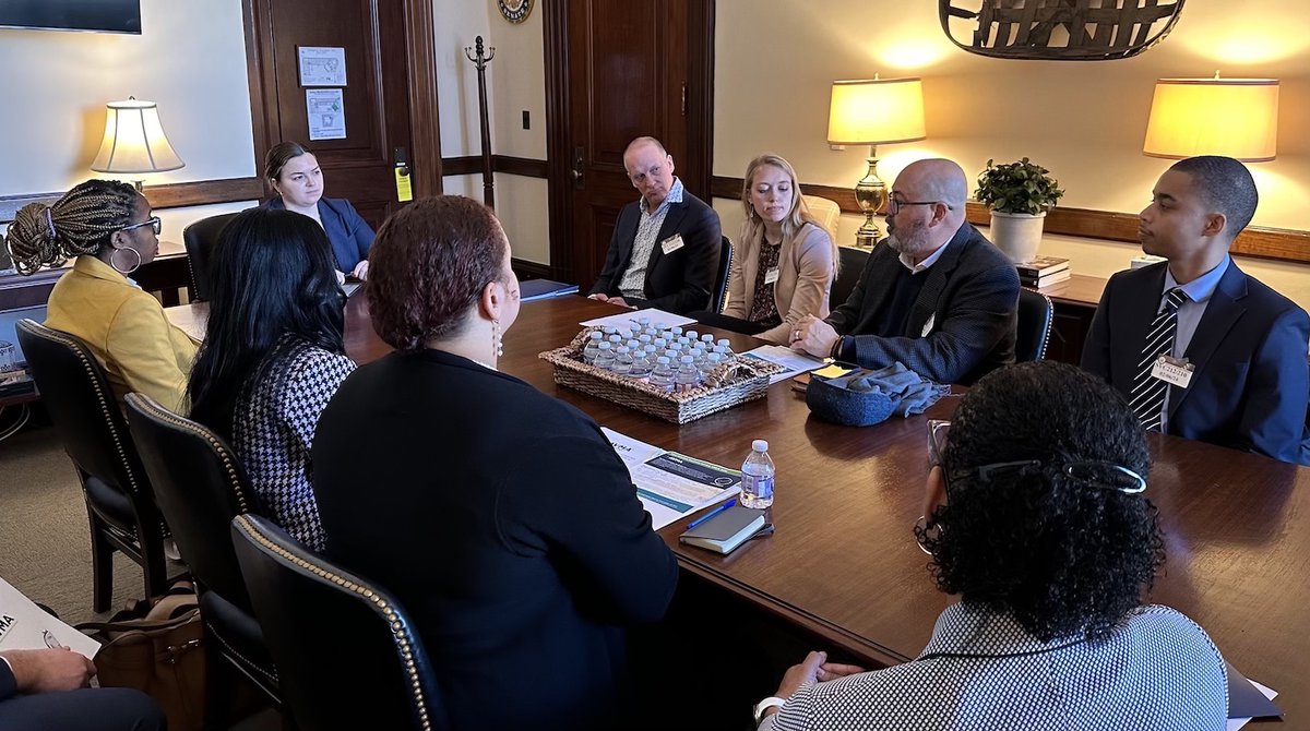 NCStateVetMed's tweet photo. FLY-IN FOLLOWUP. #NCStateVetMed students at #AVMAFlyIn say talking w legislative staffs about @AVMAvets priorities was life-changing. “These aren’t just veterinarian issues," says Isla Farrow. "They impact the animals, ... humans and ... the economy."  https://t.co/x5SRydSDHE https://t.co/ODxvlFraDN