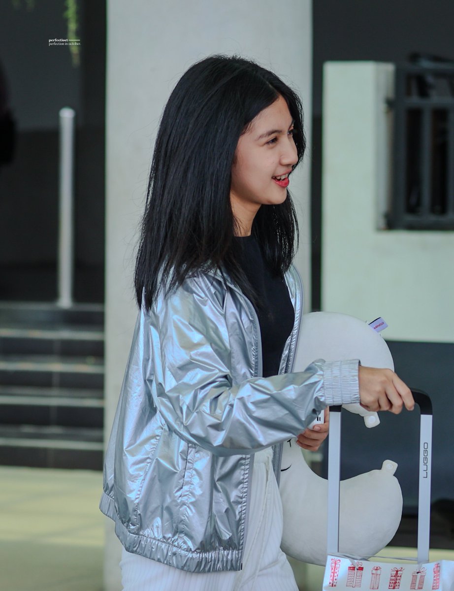 perfectioct1810's tweet image. 241401
CGK Airport

I can’t see anything I don’t like about you. @AR_AnindyaJKT48 🤍

#JKT48 #AnindyaJKT48 #アニンディア #아닌댜