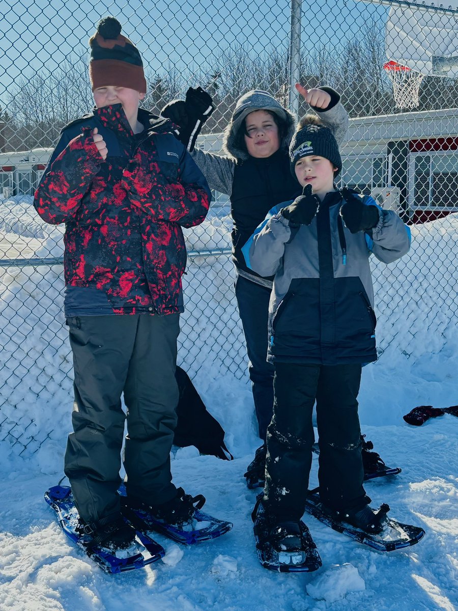 RobynBent79's tweet photo. 604 &amp; 602 teamed up for snowshoe adventures this afternoon @GPVanierJH! https://t.co/7HCQ5y8DBk