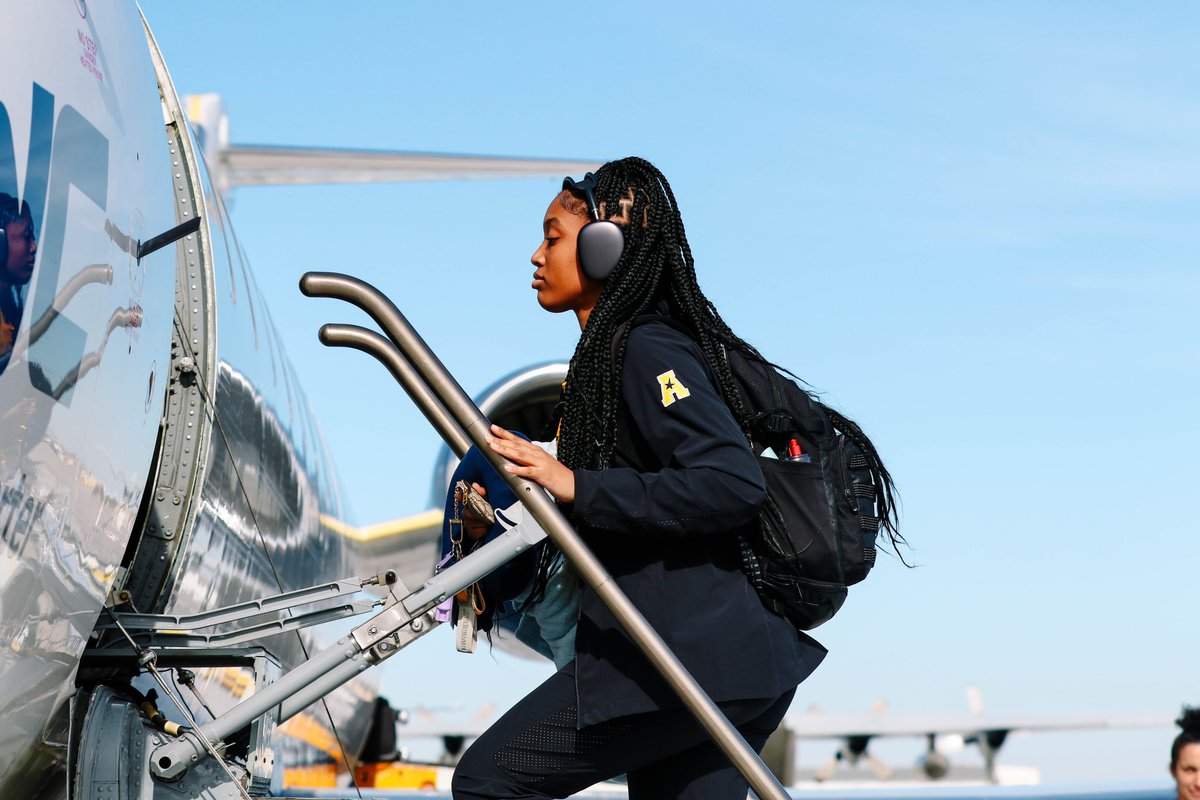 GoShockersWBB's tweet photo. Off to the Sunshine State! ✈️☀️ https://t.co/VTWI4RzdVX
