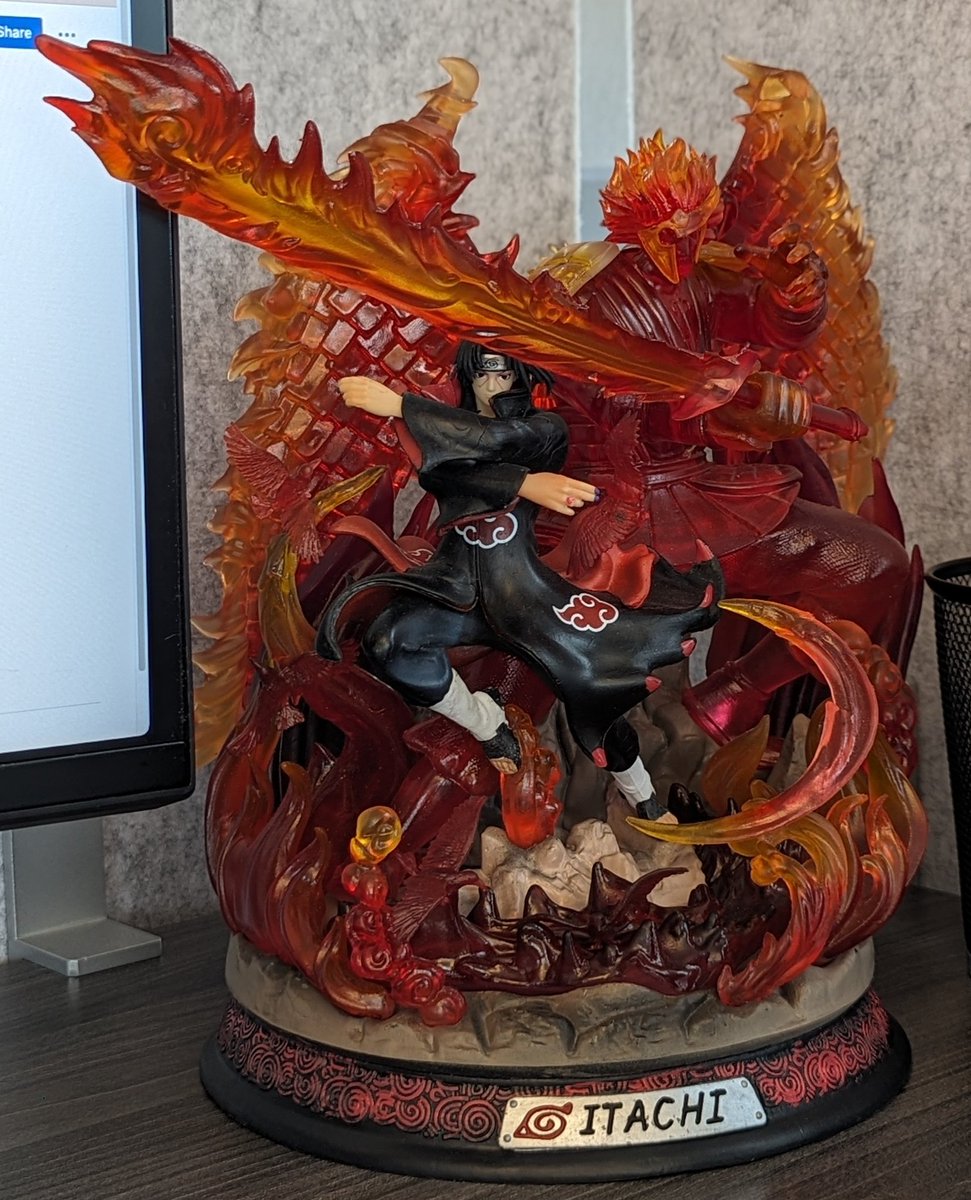 lanzeral's tweet photo. Adding a Touch of Weeb to the Office ✨ https://t.co/DTB8Kwvrxh