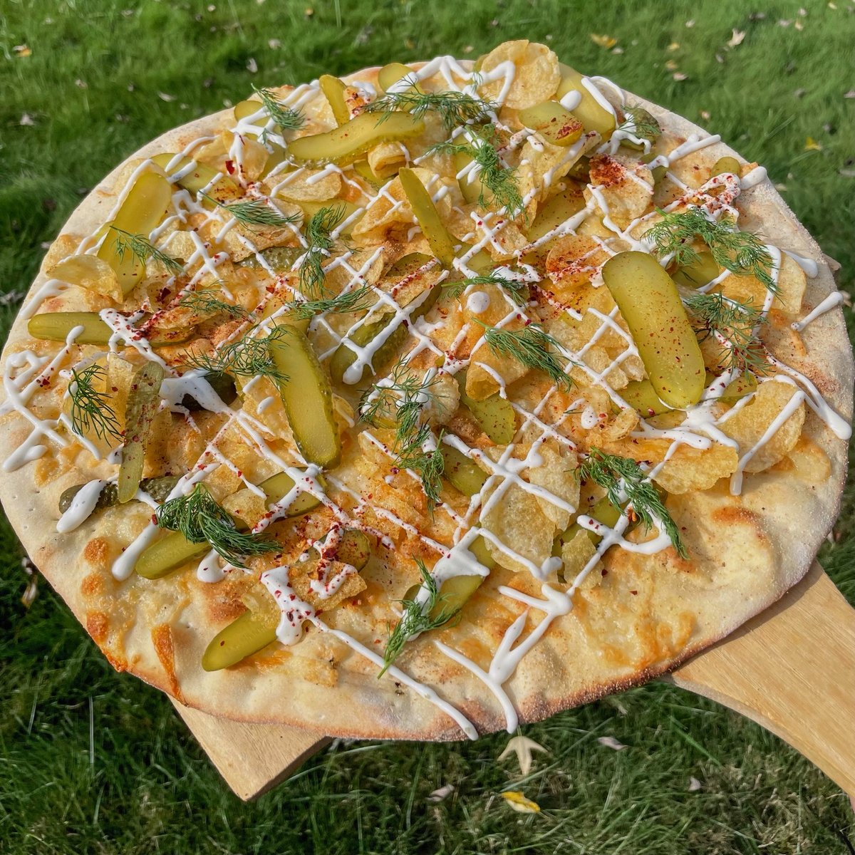 🥒🍕 PICKLES ON PIZZA: 👍 yes or 👎 no?

For #NationalPizzaDay, we’re showing off @Joesdoughs Pickle Chip Pizza recipe!

mtolivepickles.com/recipe-items/p…

#Pickles #PicklePizza #Pizza #PizzaLovers #PizzaRecipe #BestPizza #BestPickles #PickleLovers #PizzaTime #KosherDill #PizzaDough