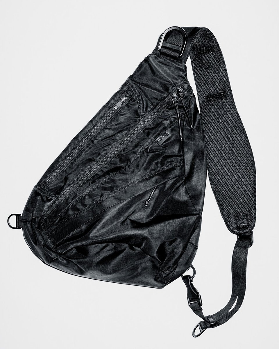 BEAUTYandYOUTH's tweet photo. ドイツ生まれのメッセンジャーバッグブランド〈#bagjack〉のカプセルコレクション〈#baicyclon〉に型から制作を依頼したショルダーバッグ👜
フロントは3つのジップポケットで仕切られており、中にはタブレットやPCを収納可能なスリーブも搭載👍
#BEAUTYANDYOUTH #ビューティーアンドユース https://t.co/0Xwt8K79E9