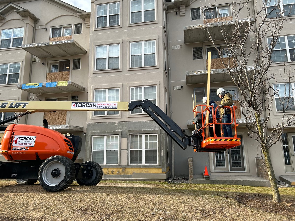 The ArmourCo team isn't scared of heights. Thanks to our training @torcanlift everyone is certified to be working at heights!
#torcan #condo #restoration #boomlift
 #teamwork #trainings #certified #work #armourco #solutions