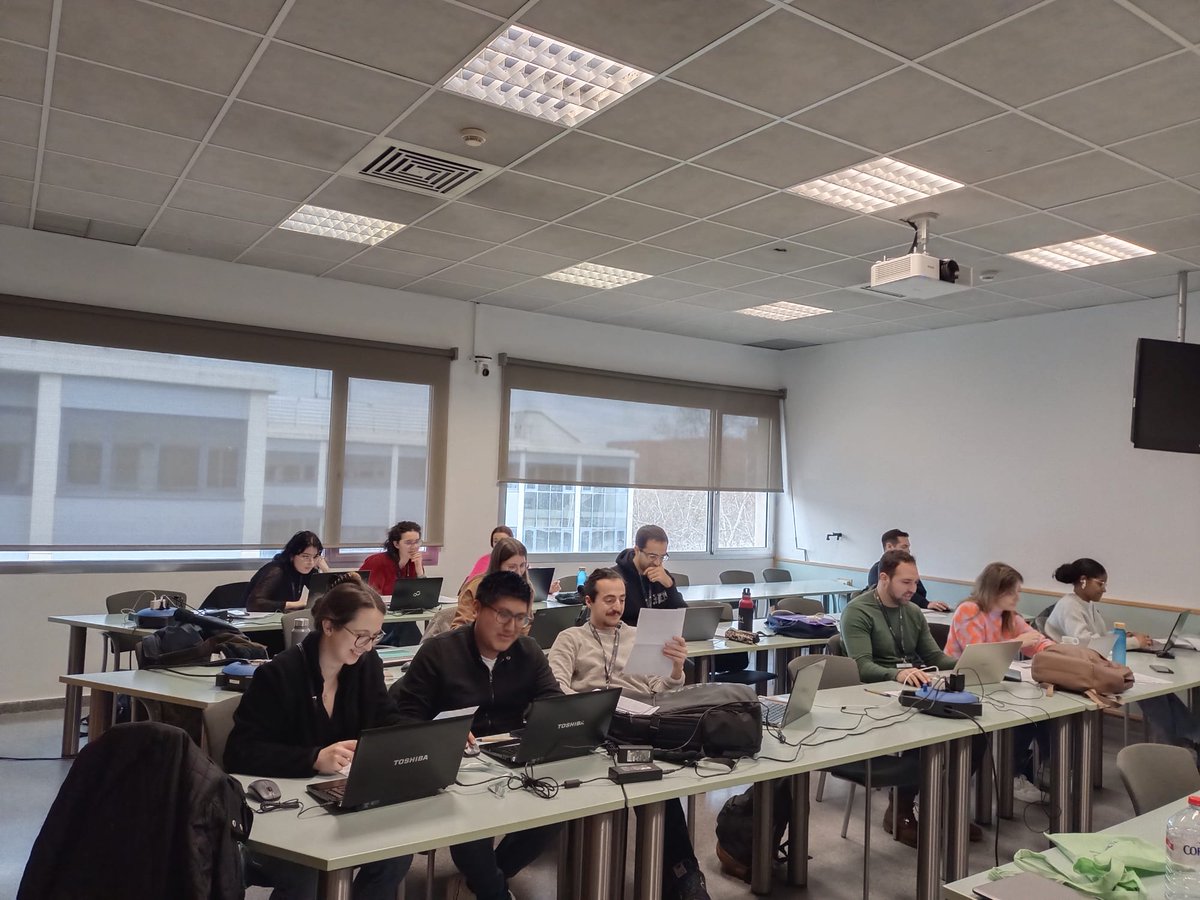 VirLhiaubet's tweet photo. Último día de la IV Edición de la Escuela Teórico Práctica de Técnicas de Fluorescencia y Fotólisis de Destello Láser organizada por el @ITQ_UPVCSIC
Disfrutando hasta el final con las prácticas, tratamiento de datos y charlas flash.
¡Muchas gracias a todos los participantes! https://t.co/1jWuJI7GXp