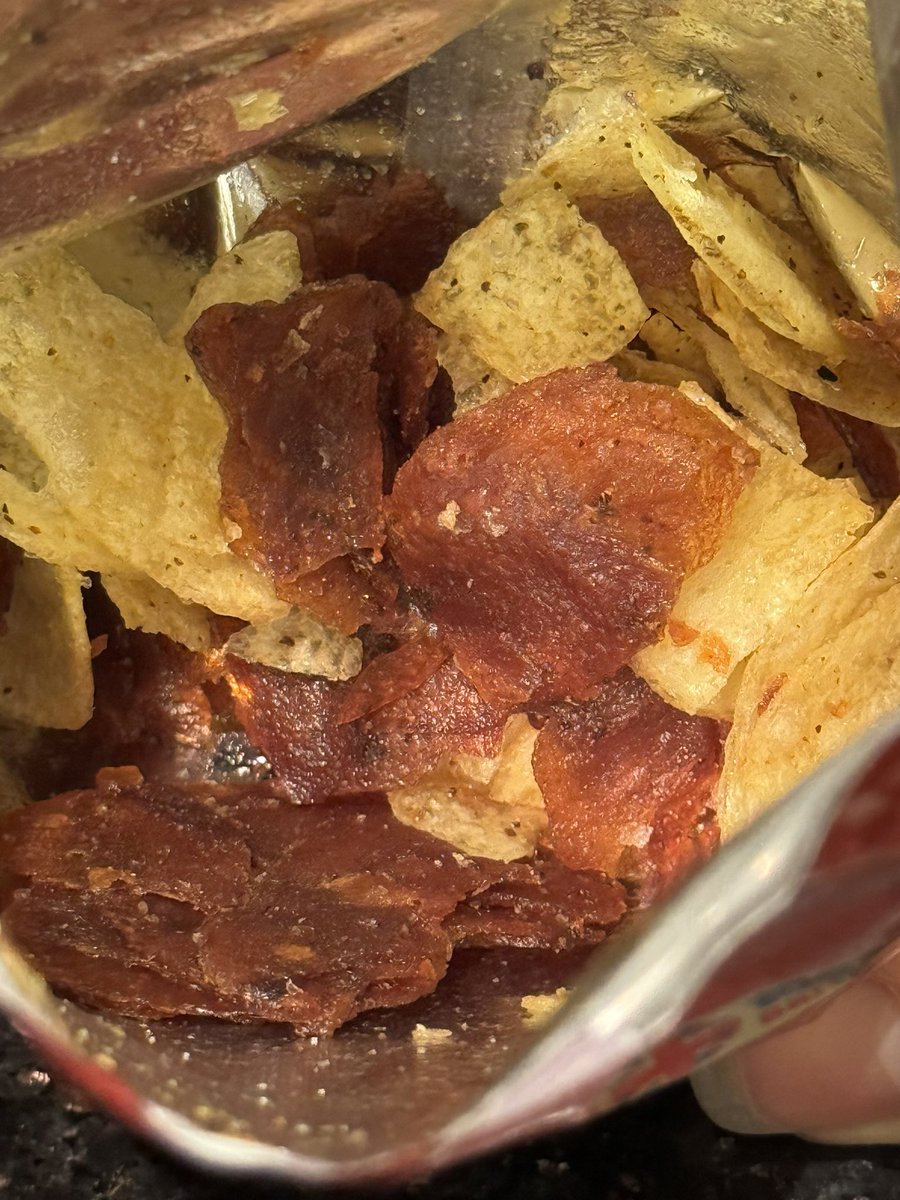 HannahB79's tweet photo. @walkers_crisps well this is certainly isn’t what I expected when I opened the packet.. quality control slipping?! https://t.co/gPRjmCwkQ7