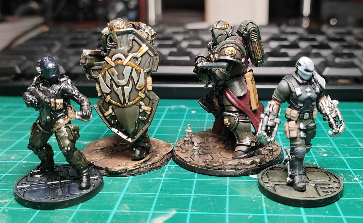 TheBatNaz's tweet photo. After some time off work, returning to being able to work at my own pace and some new painkillers that actually work.... I've been able to paint some minis for the first time in about 6 months.
I feel like I am starting again learning how to paint https://t.co/wLuehVwGYS
