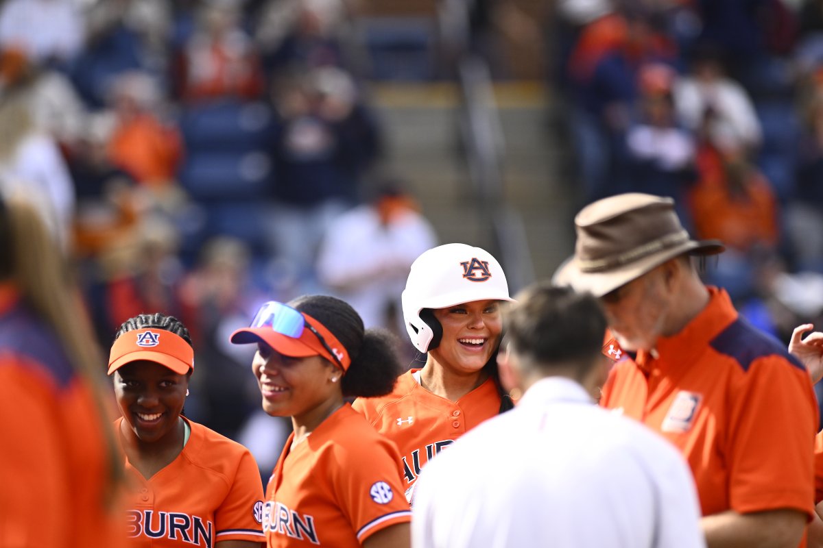 Auburn Softball tweet media
