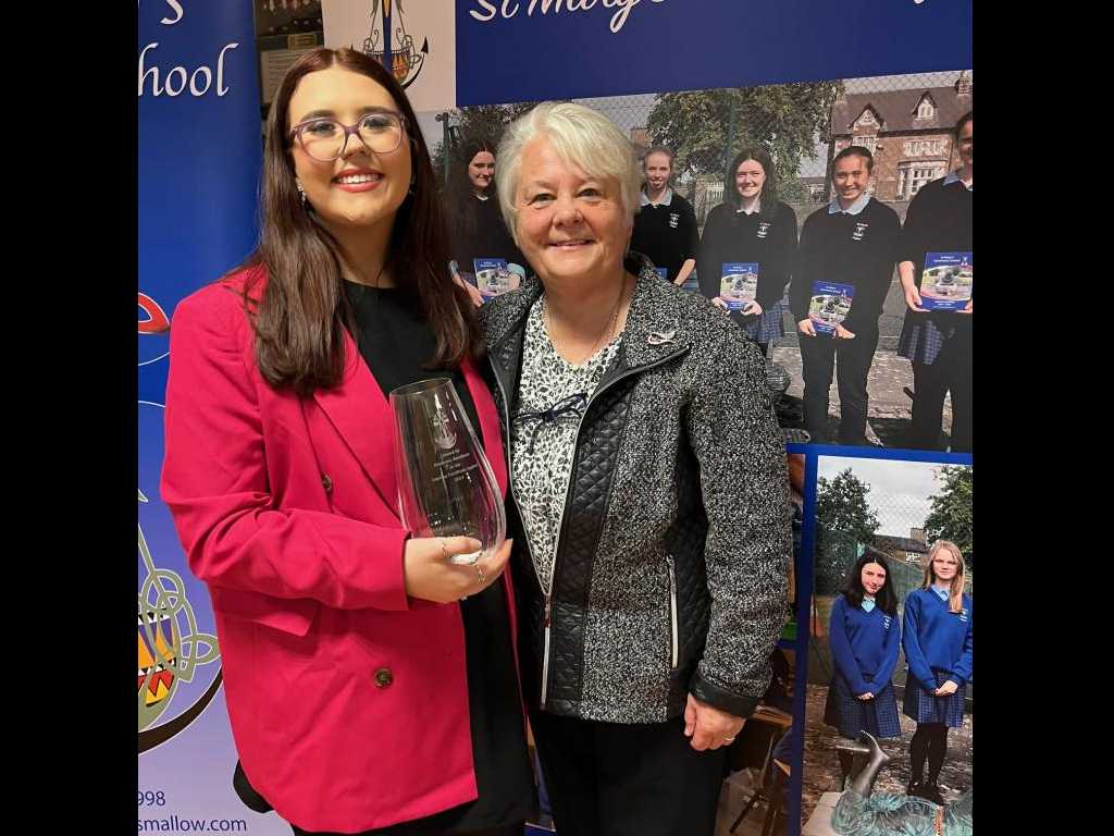 stmarysmallow's tweet photo. The Board of Management made a presentation to Sr. Anne Maria to mark her retirement and wonderful contribution to @stmarysmallow. We are truly blessed by the Mercy values she has embedded in St. Mary's and grateful for her care and compassion for all students. #Best wishes https://t.co/SV33pU2ucB