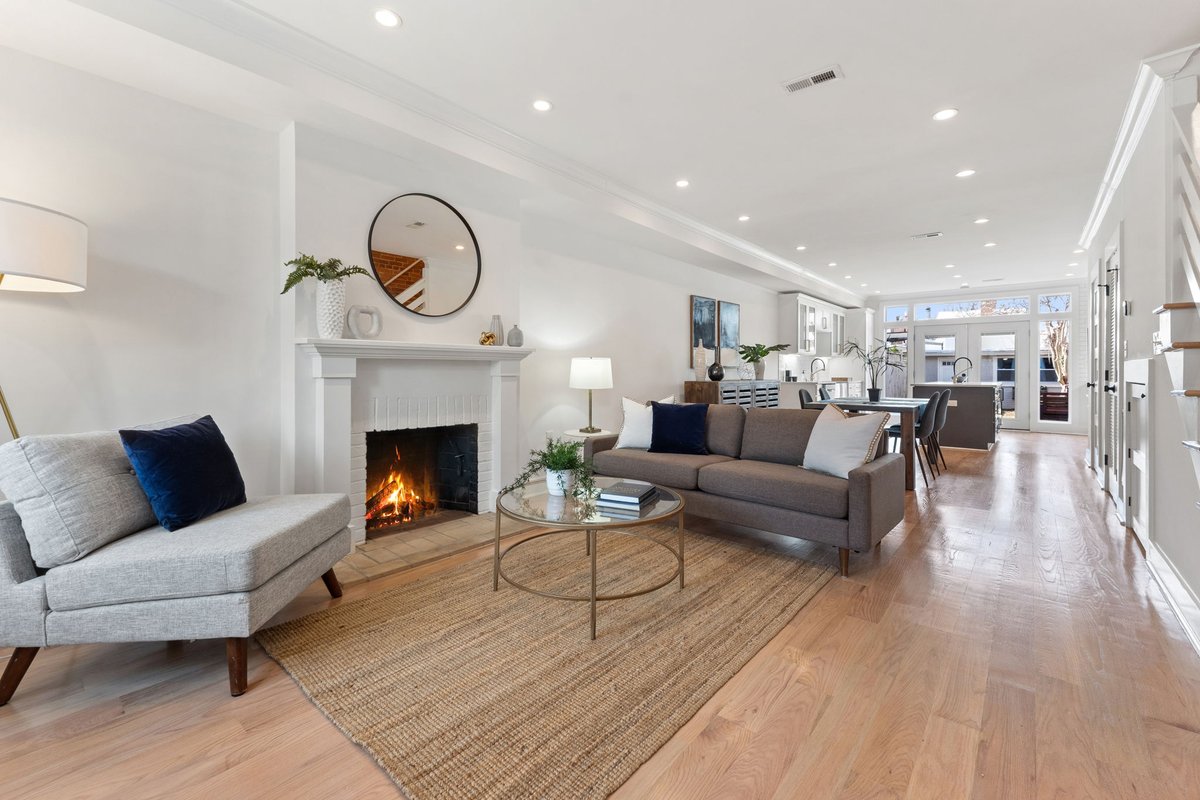 JoelNelsonGroup's tweet photo. NEW LISTING!
BOLD BRICK BAY-FRONT AT BARRACKS ROW!

525 10th St SE
3BR/2.5BA/2-Car Garage

MORE: https://t.co/G24m2cMCRf

#forsale #capitolhill #washingtondc #barracksrow https://t.co/4jpu1kJqlH