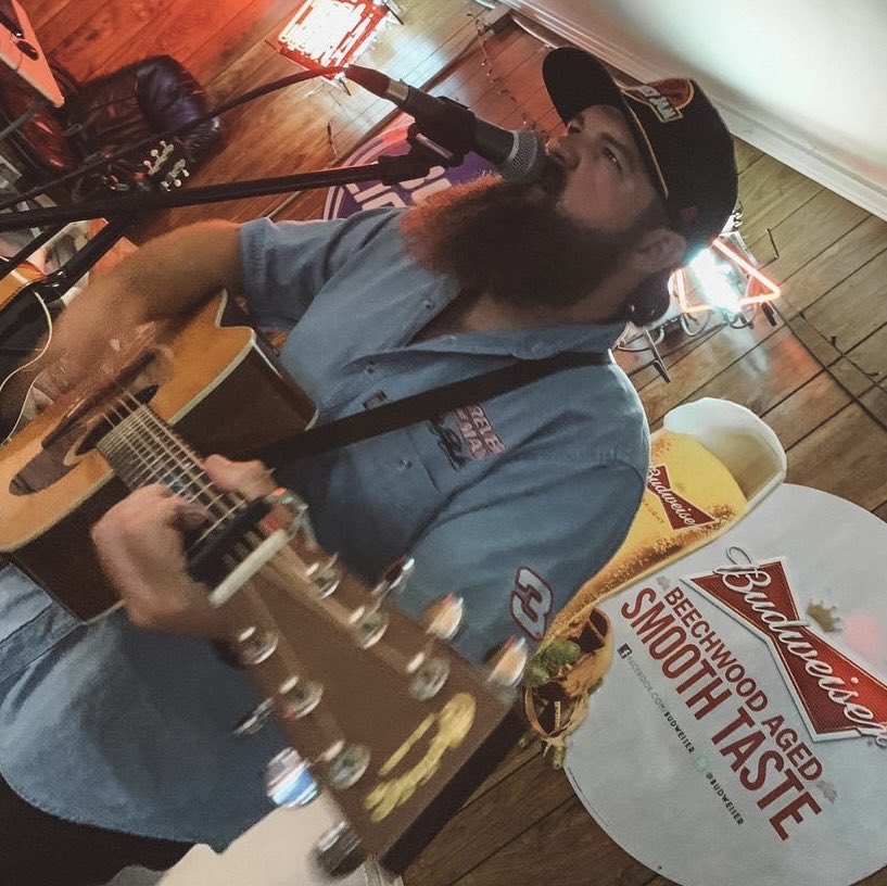 Curstis9's tweet image. I love music 🎶