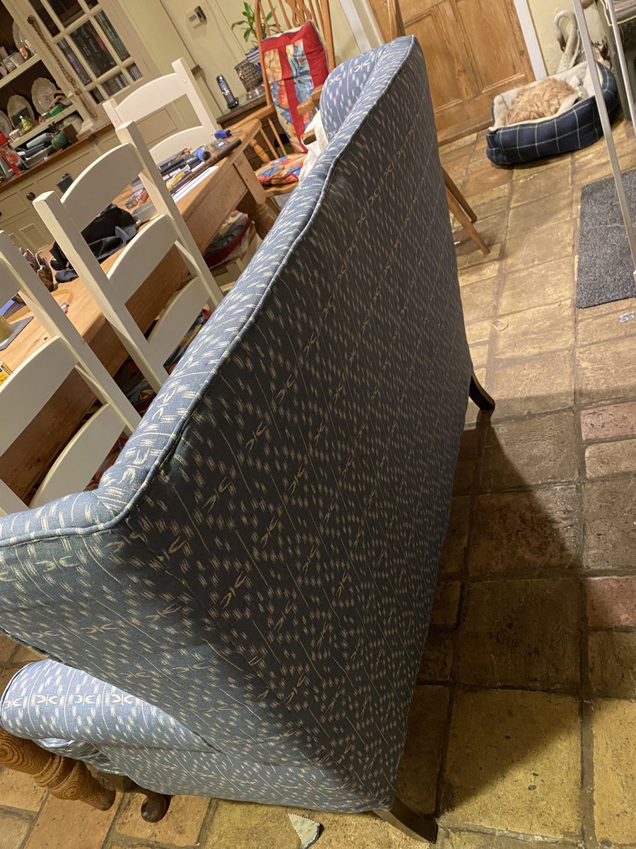 paulinedaniels's tweet image. Finally finished.!! Now making a throw so teasel doesn’t spoil it.!! 🙈🥰🙈🫣😘#upholstey #Januaryproject #teaselsnewbed