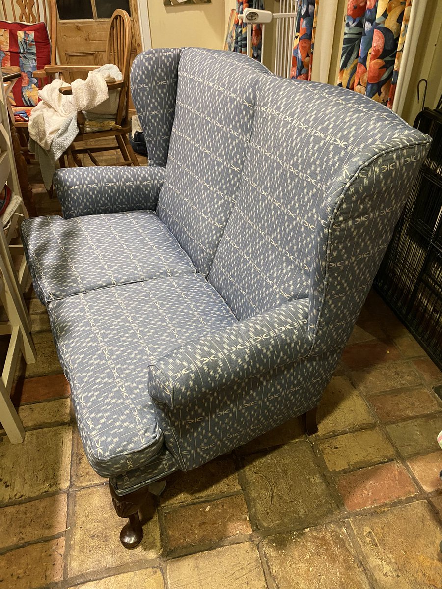 paulinedaniels's tweet image. Finally finished.!! Now making a throw so teasel doesn’t spoil it.!! 🙈🥰🙈🫣😘#upholstey #Januaryproject #teaselsnewbed