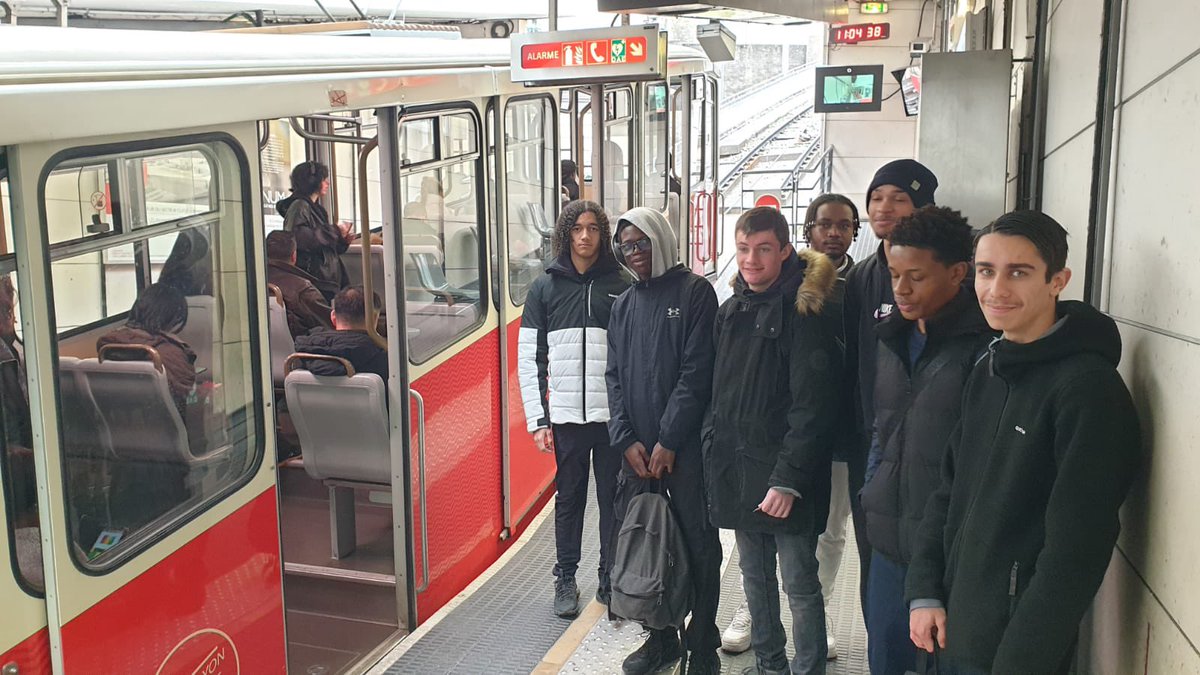 JGallieni's tweet photo. Toulouse - Lyon 
➡️ Chef d'œuvre des TCCLM à Lyon
👉 Un mélange de conduite, de visites professionnelles et de découvertes culturelles.
✅ Des 🧑‍🎓👩‍🎓 heureux d’apprendre et de progresser 
🙏aux professeurs de leur permettre ces moments forts et inoubliables https://t.co/9GRS0GJ0iM