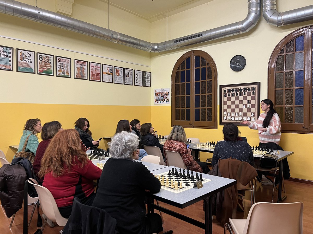 Escacs Tres Peons tweet media